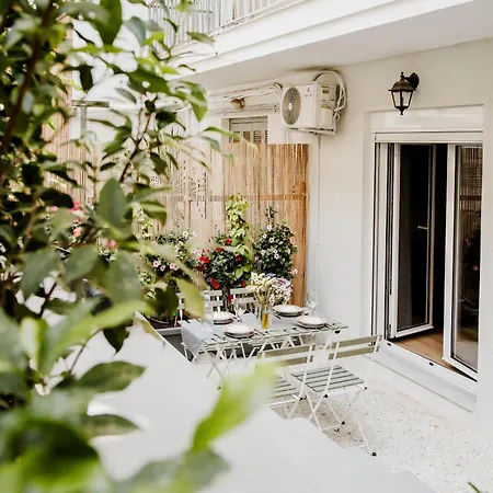 Modern Oasis In Fokionos Negri Apartment